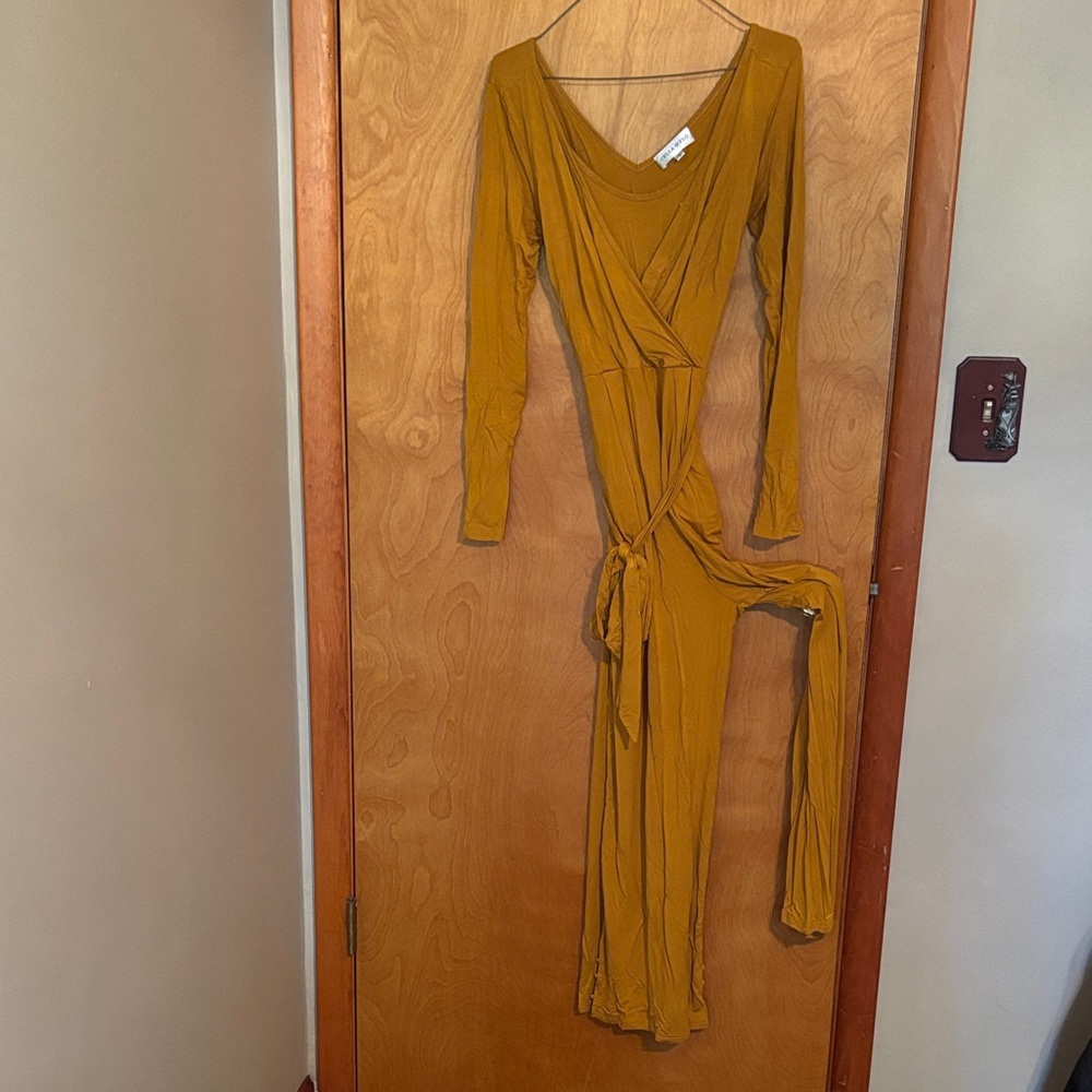 Maternity 1 piece pantsuit with long sleeves and belt.